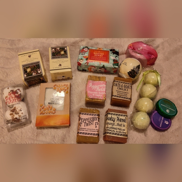 Bundle Of Bath and Shower - Picture 1 of 8
